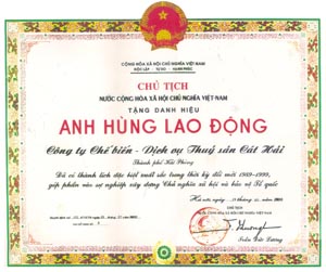 Chủ tịch nước trao tặng bằng khen Anh Hùng Lao Động